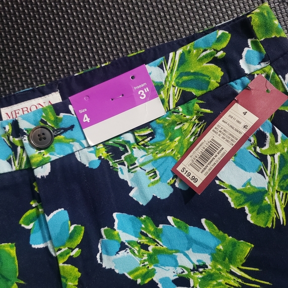 Shorts - Picture 3 of 4